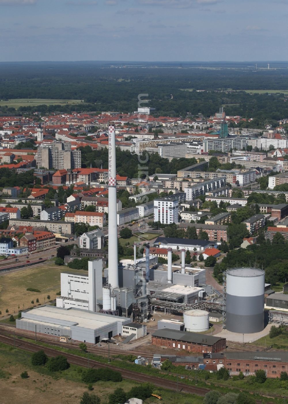 Aerial photograph Dessau - Power plants and exhaust towers of thermal power station in Dessau in the state Saxony-Anhalt, Germany