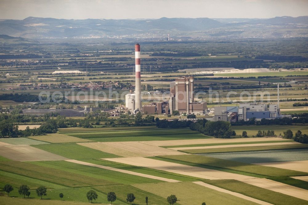 Dürnrohr from the bird's eye view: Power plants and exhaust towers of the thermal power station in Duernrohr in Lower Austria, Austria. The power station is steam powerd and a thermic waste management site, surrounded by agricultural fields