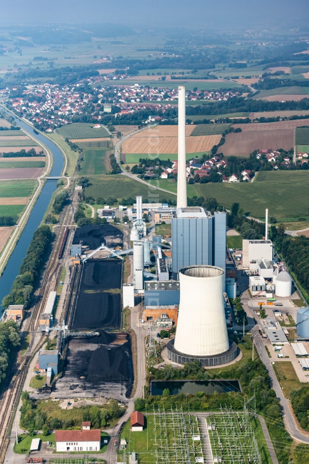 Zolling from the bird's eye view: Power plants and exhaust towers of thermal power station ENGIE Kraftwerk Zolling in Zolling in the state Bavaria, Germany