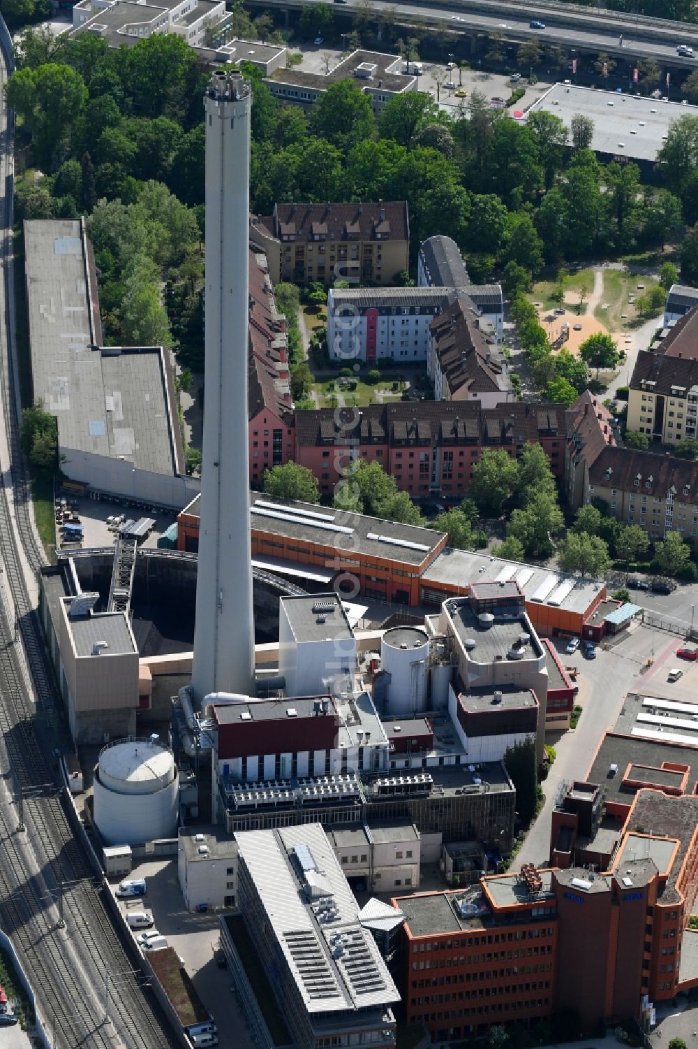 Erlangen from the bird's eye view: Power plants and exhaust towers of thermal power station of Erlanger Stadtwerke AG Aeussere Brucker in Erlangen in the state Bavaria, Germany