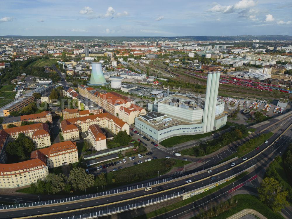 Dresden from above - Power plants and exhaust towers of thermal power station Heizkraftwerk Nossener Bruecke on Oederaner Strasse in the district Suedvorstadt in Dresden in the state Saxony, Germany