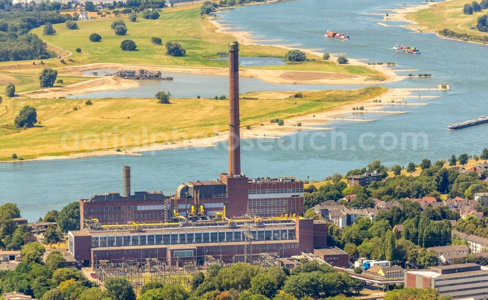 Duisburg from the bird's eye view: Power plants and exhaust towers of thermal power station Hermann Wenzel in the district Laar in Duisburg in the state North Rhine-Westphalia, Germany