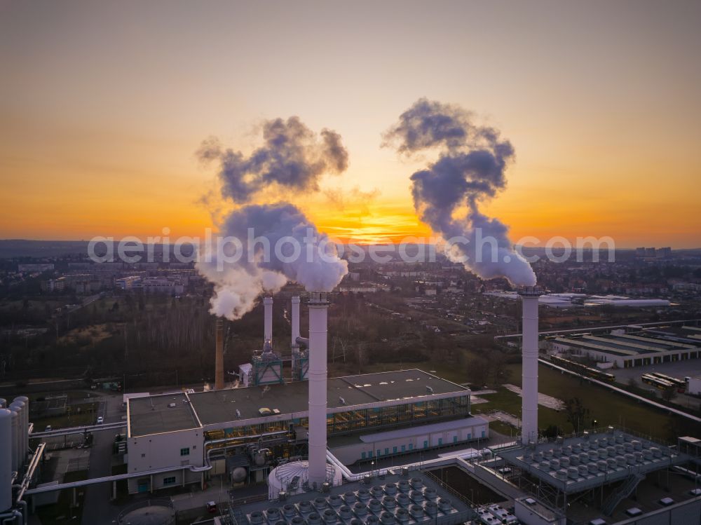 Dresden from the bird's eye view: Power plant facilities and exhaust gas towers of the combined heat and power plant Innovationskraftwerk Dresden-Reick on Liebstaedter Strasse in the Seidnitz district of Dresden in the state of Saxony, Germany