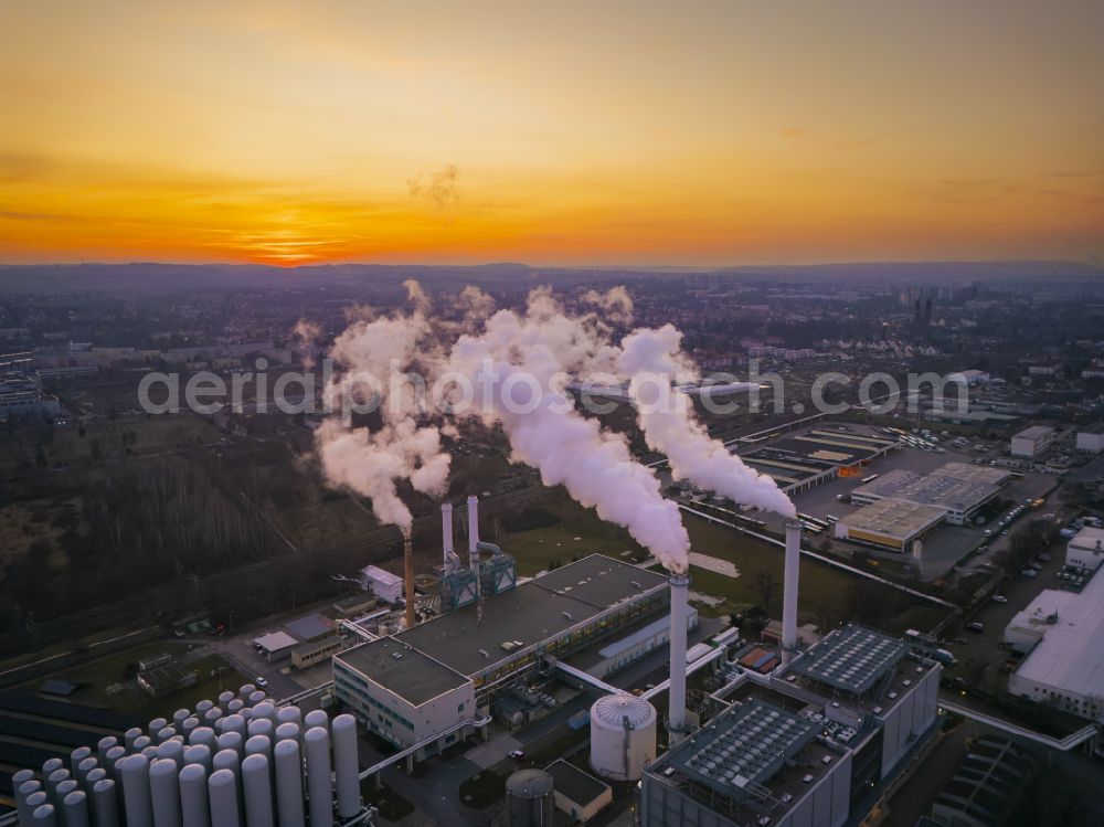 Aerial image Dresden - Power plant facilities and exhaust gas towers of the combined heat and power plant Innovationskraftwerk Dresden-Reick on Liebstaedter Strasse in the Seidnitz district of Dresden in the state of Saxony, Germany