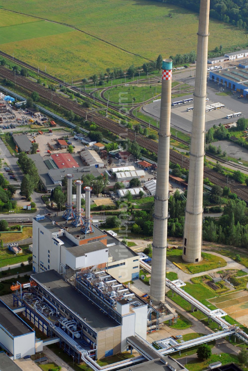 Jena from the bird's eye view: Power plants and exhaust towers of thermal power station Am Kraftwerk in the district Winzerla in Jena in the state Thuringia, Germany