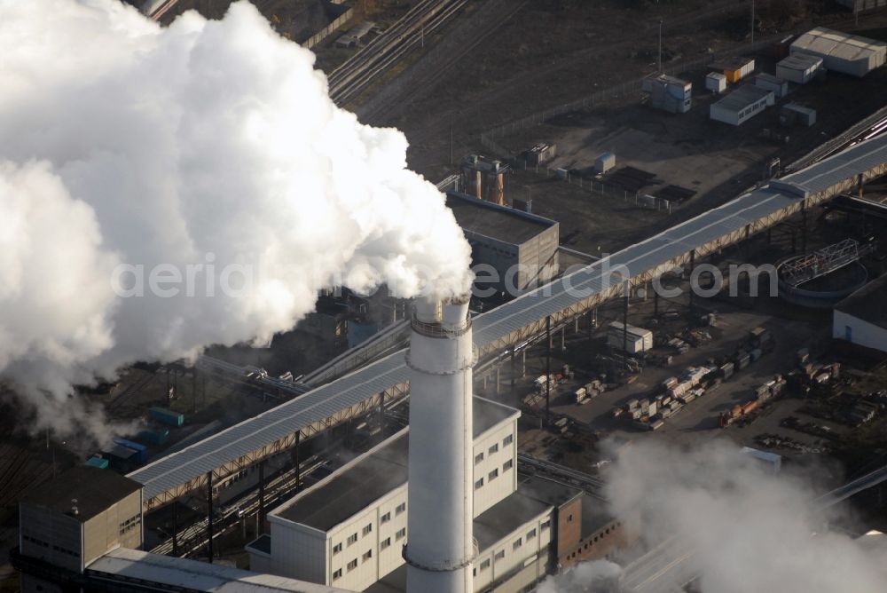 Berlin from the bird's eye view: Power plants and exhaust towers of thermal power station Klingenberg in the district Rummelsburg in Berlin, Germany