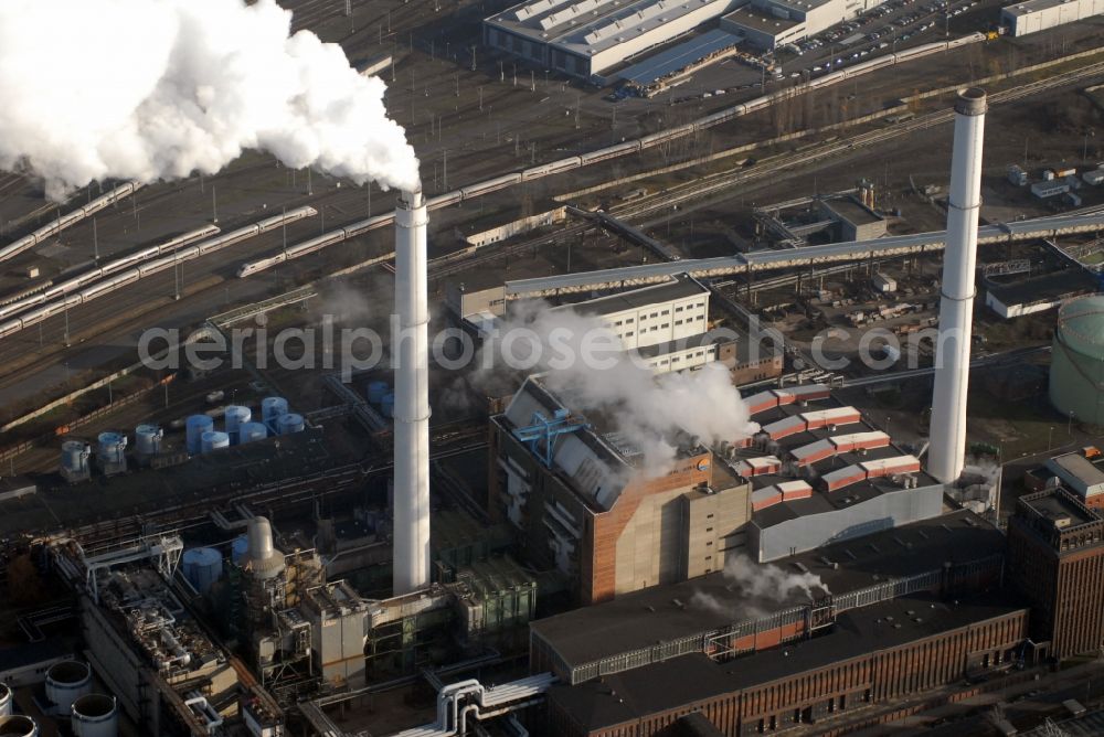 Aerial photograph Berlin - Power plants and exhaust towers of thermal power station Klingenberg in the district Rummelsburg in Berlin, Germany