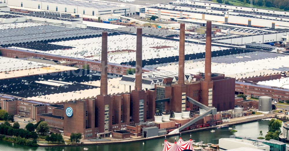 Aerial photograph Wolfsburg - Power plants and exhaust towers of thermal power station of VW Kraftwerk GmbH in Wolfsburg in the state Lower Saxony, Germany