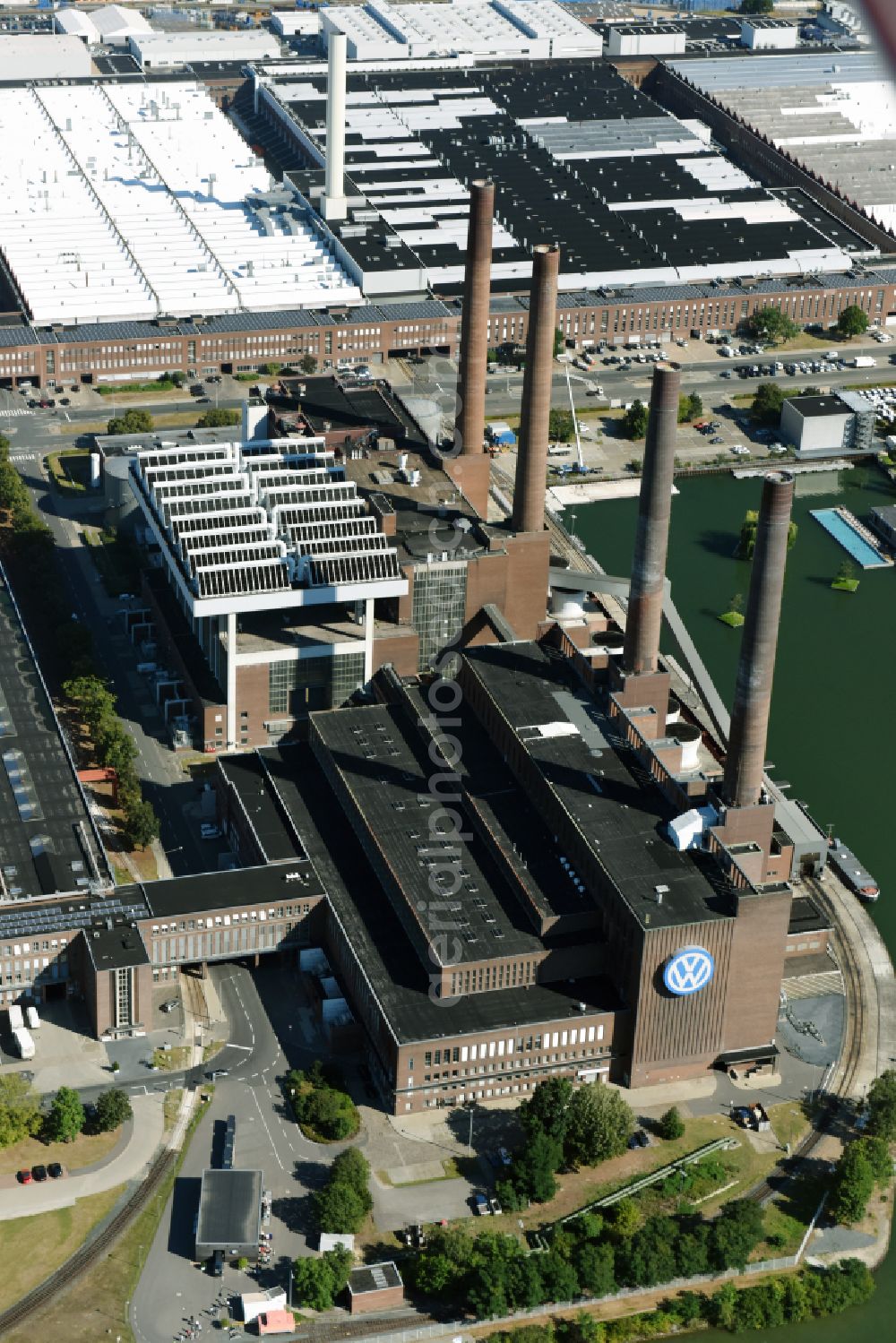 Aerial photograph Wolfsburg - Power plants and exhaust towers of thermal power station of VW Kraftwerk GmbH in Wolfsburg in the state Lower Saxony, Germany