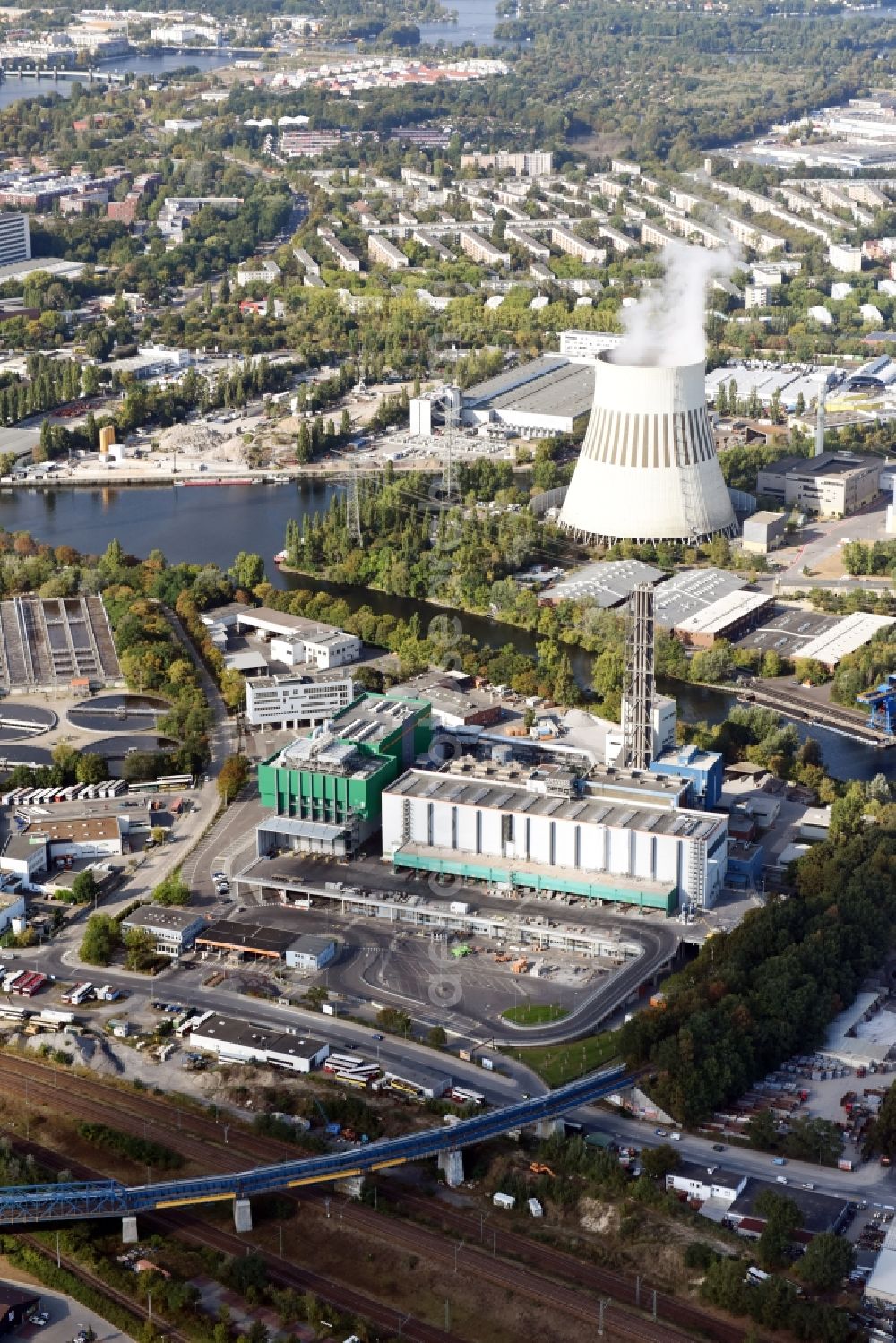 Aerial image Berlin - Power plants and exhaust towers of thermal power station - Kraftwerk Reuter West Grosser Spreering in Berlin