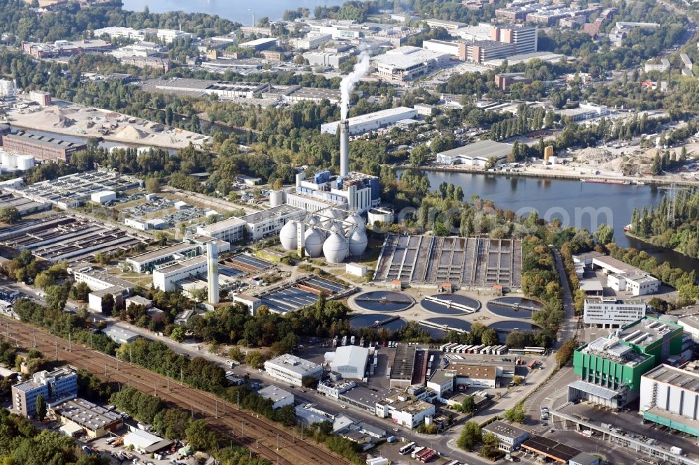 Aerial image Berlin - Power plants and exhaust towers of thermal power station - Kraftwerk Reuter West Grosser Spreering in Berlin