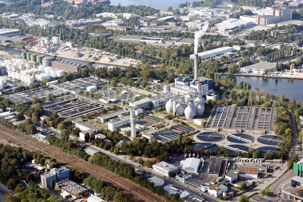 Aerial photograph Berlin - Power plants and exhaust towers of thermal power station - Kraftwerk Reuter West Grosser Spreering in Berlin