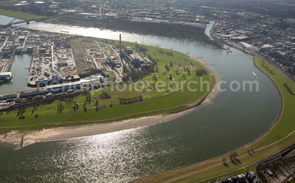 Aerial photograph Düsseldorf - Power plants and exhaust towers of thermal power station Lausward of Stadtwerke Duesseldorf AG in Duesseldorf in the state North Rhine-Westphalia