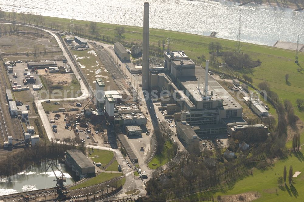 Düsseldorf from above - Power plants and exhaust towers of thermal power station Lausward of Stadtwerke Duesseldorf AG in Duesseldorf in the state North Rhine-Westphalia