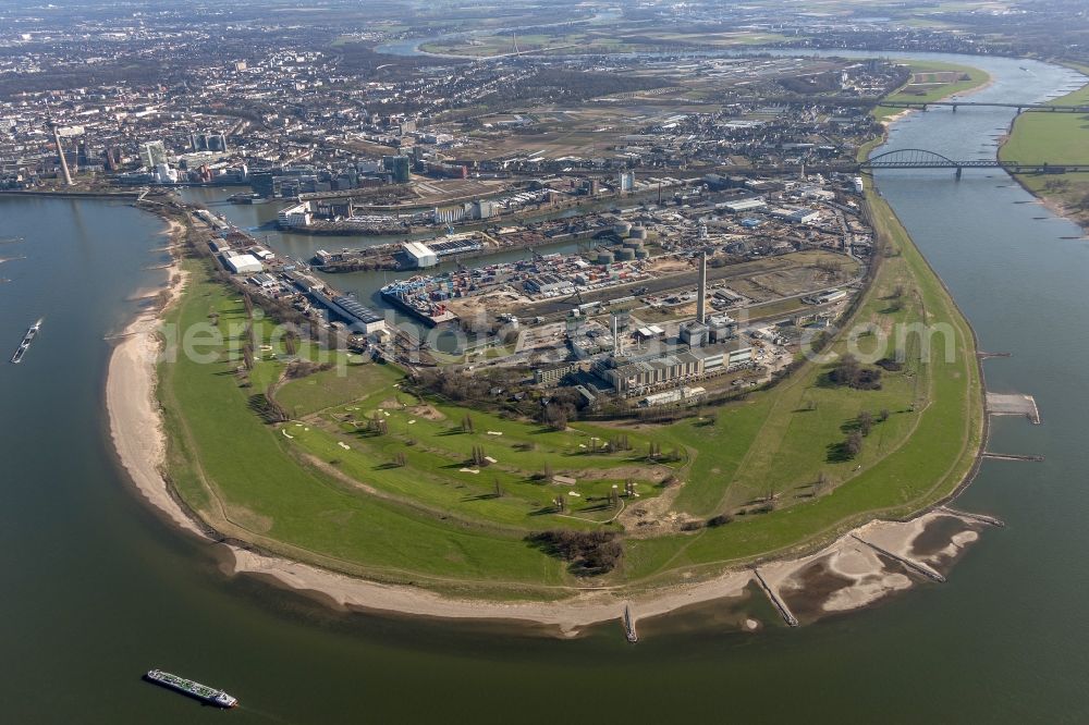 Düsseldorf from the bird's eye view: Power plants and exhaust towers of thermal power station Lausward of Stadtwerke Duesseldorf AG in Duesseldorf in the state North Rhine-Westphalia