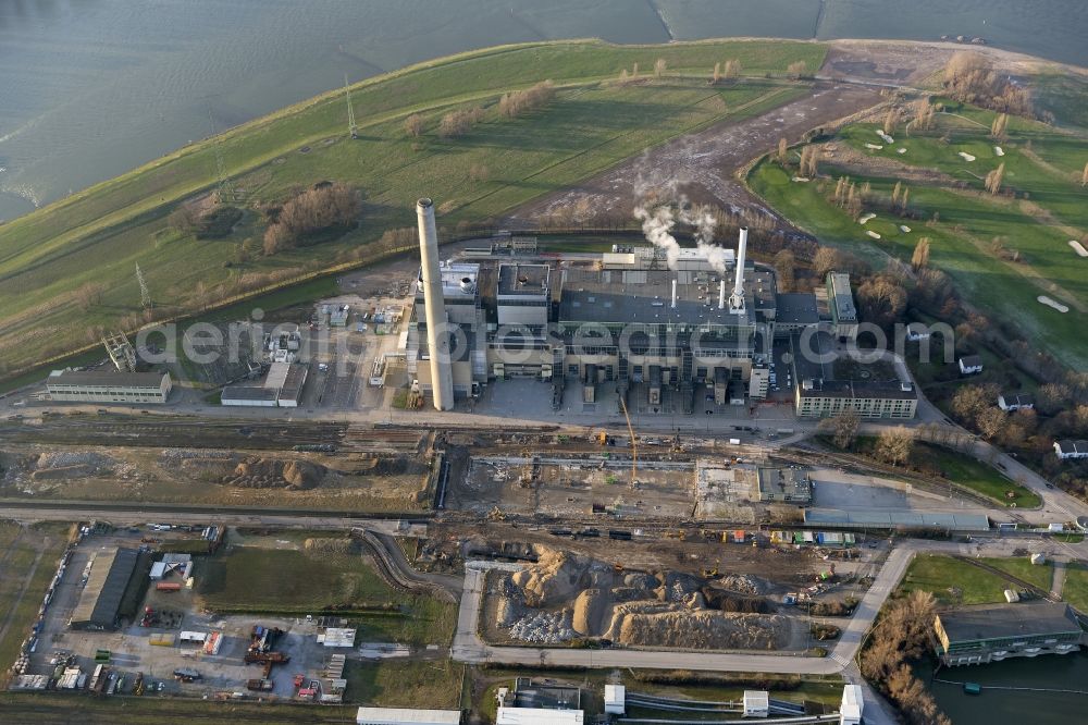 Düsseldorf from above - Power plants and exhaust towers of thermal power station Lausward of Stadtwerke Duesseldorf AG in Duesseldorf in the state North Rhine-Westphalia