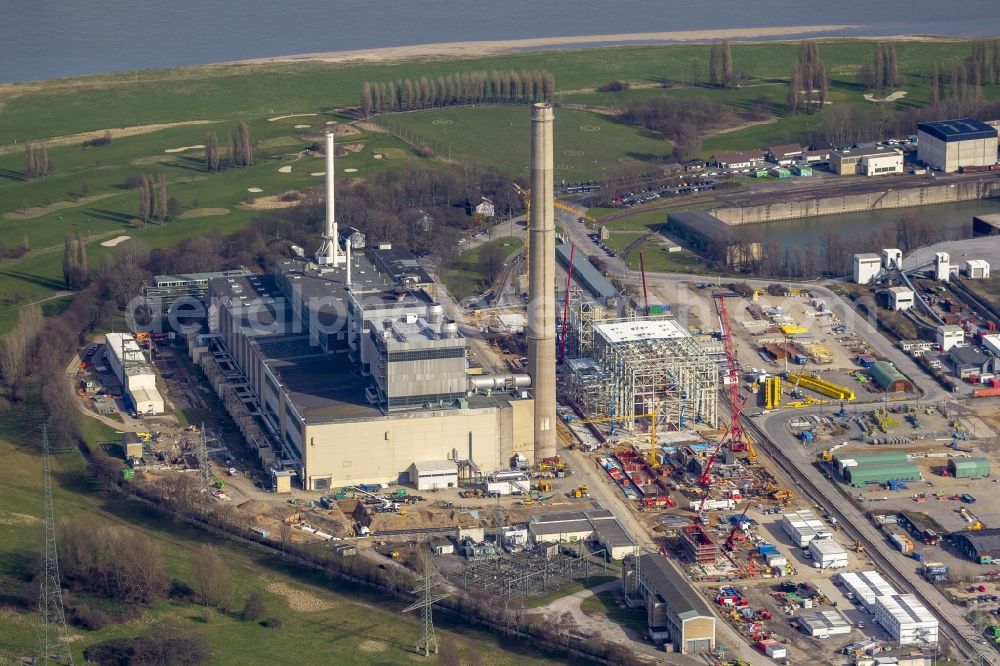 Düsseldorf from above - Power plants and exhaust towers of thermal power station Lausward of Stadtwerke Duesseldorf AG in Duesseldorf in the state North Rhine-Westphalia