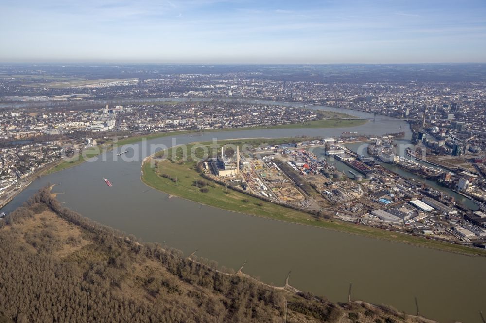 Düsseldorf from the bird's eye view: Power plants and exhaust towers of thermal power station Lausward of Stadtwerke Duesseldorf AG in Duesseldorf in the state North Rhine-Westphalia