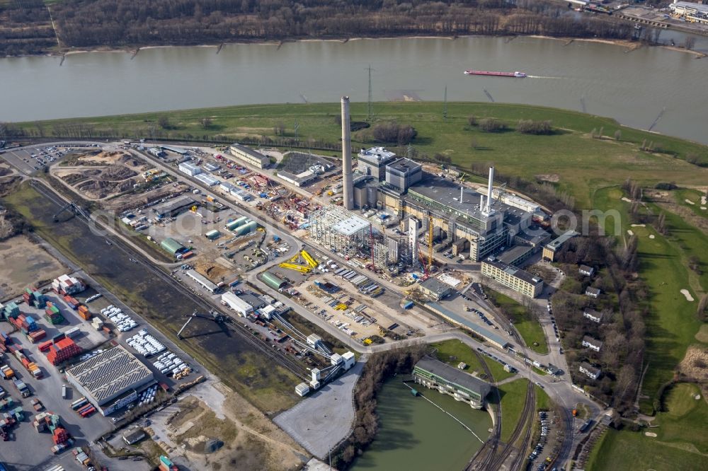 Düsseldorf from above - Power plants and exhaust towers of thermal power station Lausward of Stadtwerke Duesseldorf AG in Duesseldorf in the state North Rhine-Westphalia