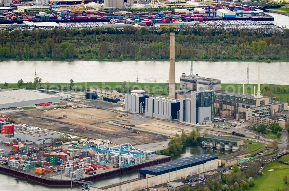 Aerial image Düsseldorf - Power plants and exhaust towers of thermal power station Lausward of Stadtwerke Duesseldorf AG in Duesseldorf in the state North Rhine-Westphalia