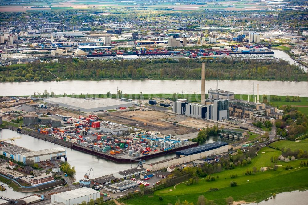 Düsseldorf from the bird's eye view: Power plants and exhaust towers of thermal power station Lausward of Stadtwerke Duesseldorf AG on rhine waterway port in Duesseldorf in the state North Rhine-Westphalia