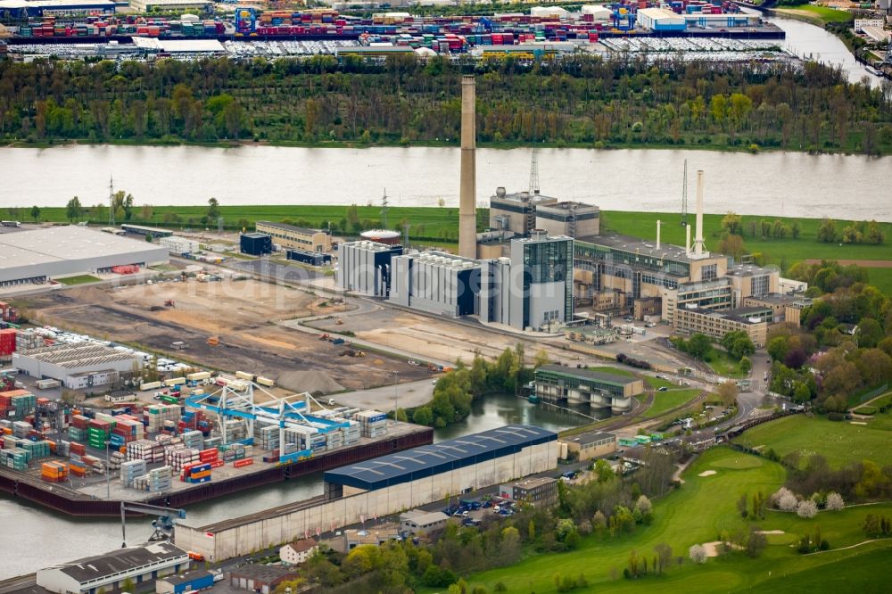 Aerial photograph Düsseldorf - Power plants and exhaust towers of thermal power station Lausward of Stadtwerke Duesseldorf AG on rhine waterway port in Duesseldorf in the state North Rhine-Westphalia