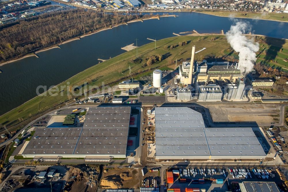 Düsseldorf from above - Power plants and exhaust towers of thermal power station Lausward of Stadtwerke Duesseldorf AG on rhine waterway port in Duesseldorf in the state North Rhine-Westphalia