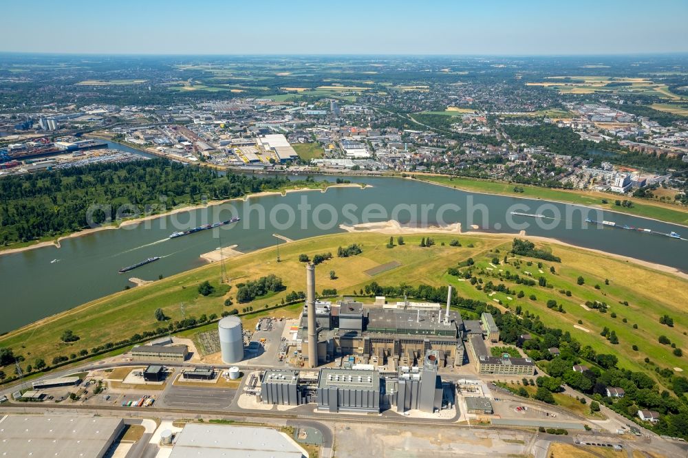 Aerial photograph Düsseldorf - Power plants and exhaust towers of thermal power station Lausward of Stadtwerke Duesseldorf AG on rhine waterway port in Duesseldorf in the state North Rhine-Westphalia