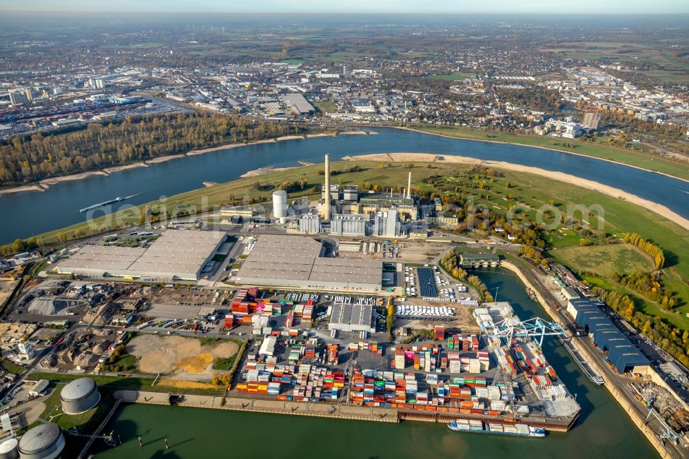 Aerial image Düsseldorf - Power plants and exhaust towers of thermal power station Lausward of Stadtwerke Duesseldorf AG on rhine waterway port in Duesseldorf in the state North Rhine-Westphalia