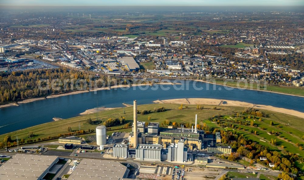 Aerial photograph Düsseldorf - Power plants and exhaust towers of thermal power station Lausward of Stadtwerke Duesseldorf AG on rhine waterway port in Duesseldorf in the state North Rhine-Westphalia