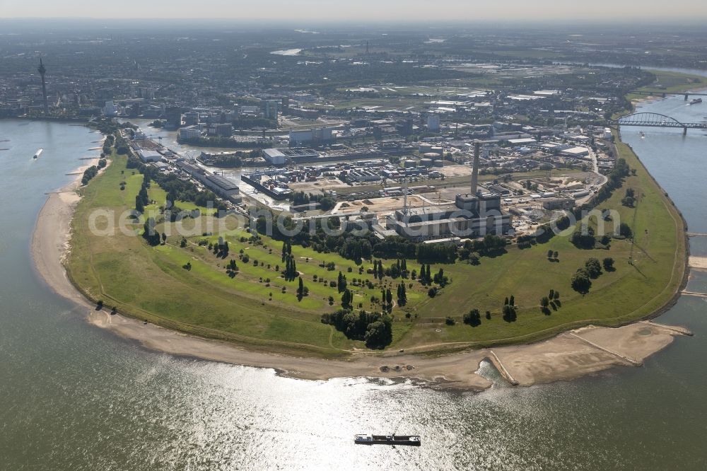 Aerial photograph Düsseldorf - Power plants and exhaust towers of thermal power station Lausward of Stadtwerke Duesseldorf AG in Duesseldorf in the state North Rhine-Westphalia