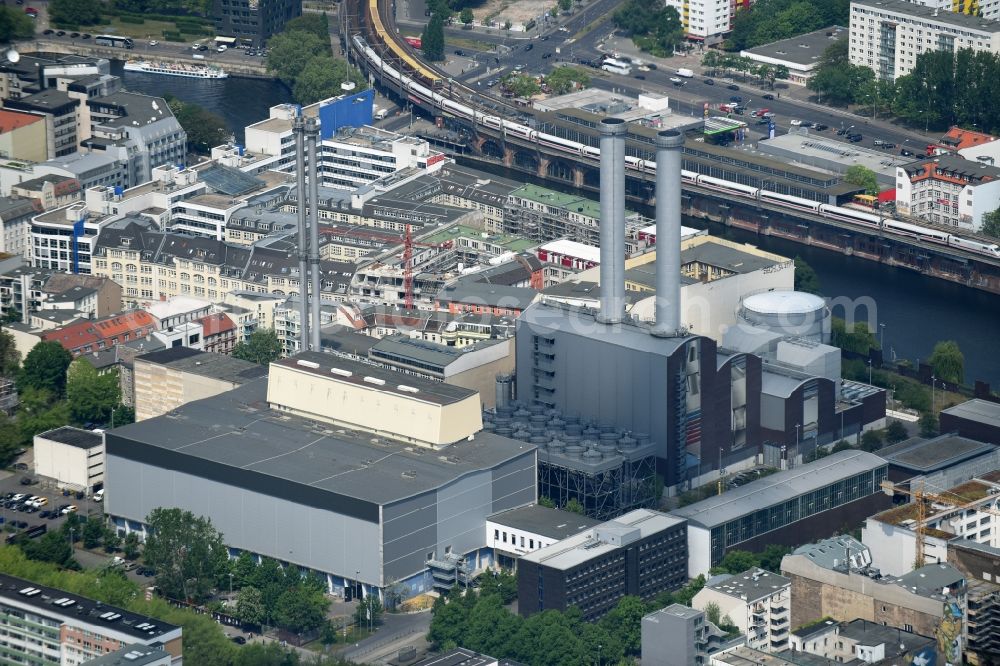 Aerial image Berlin - Power plants and exhaust towers of the thermal power station Kraftwerk - Mitte and the event hall of the organizer Kraftwerk Berlin GmbH on Koepenicker Strasse in Berlin, Germany