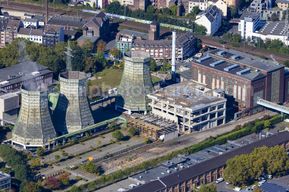 Düsseldorf from the bird's eye view: Power plant facilities and exhaust towers of the combined heat and power plant of Stadtwerke Duesseldorf in the district of Flingern-Nord in Duesseldorf in the federal state of North Rhine-Westphalia, Germany