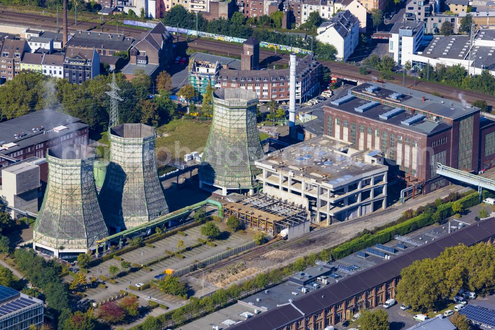 Düsseldorf from the bird's eye view: Power plant facilities and exhaust towers of the combined heat and power plant of Stadtwerke Duesseldorf in the district of Flingern-Nord in Duesseldorf in the federal state of North Rhine-Westphalia, Germany