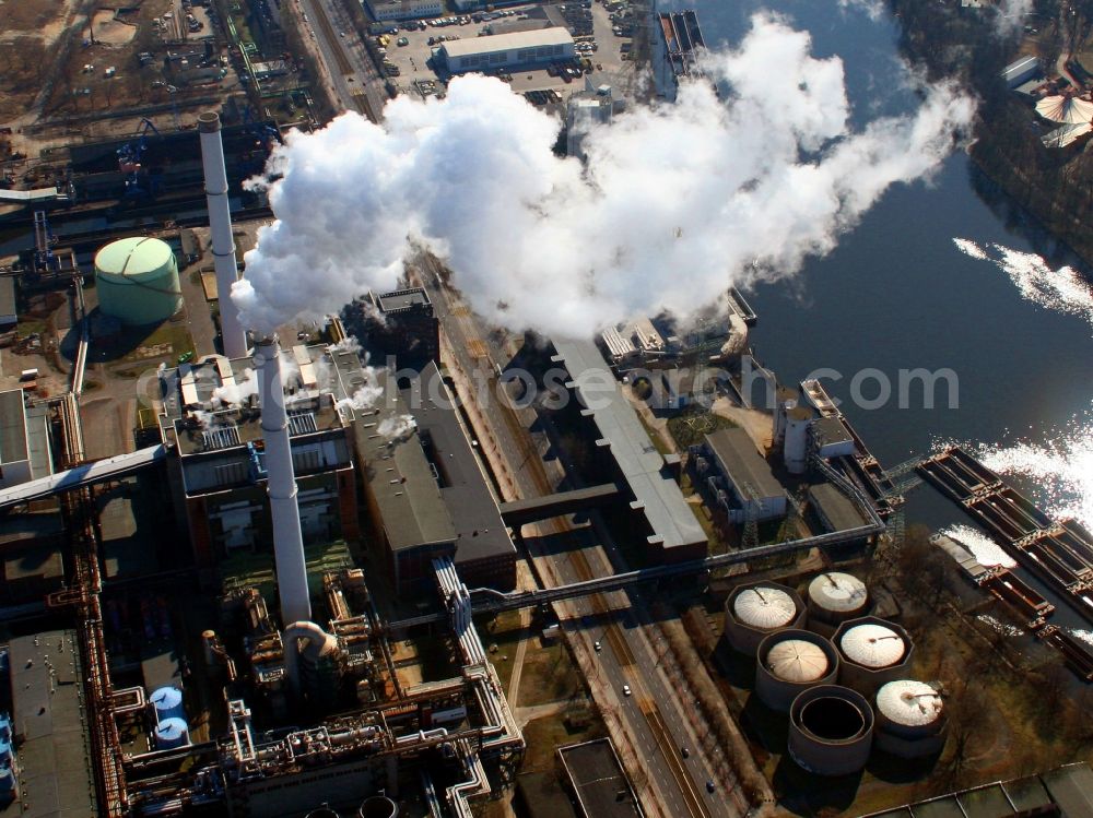 Berlin from the bird's eye view: Power plants and exhaust towers of thermal power station Reuter in the district Bezirk Spandau in Berlin