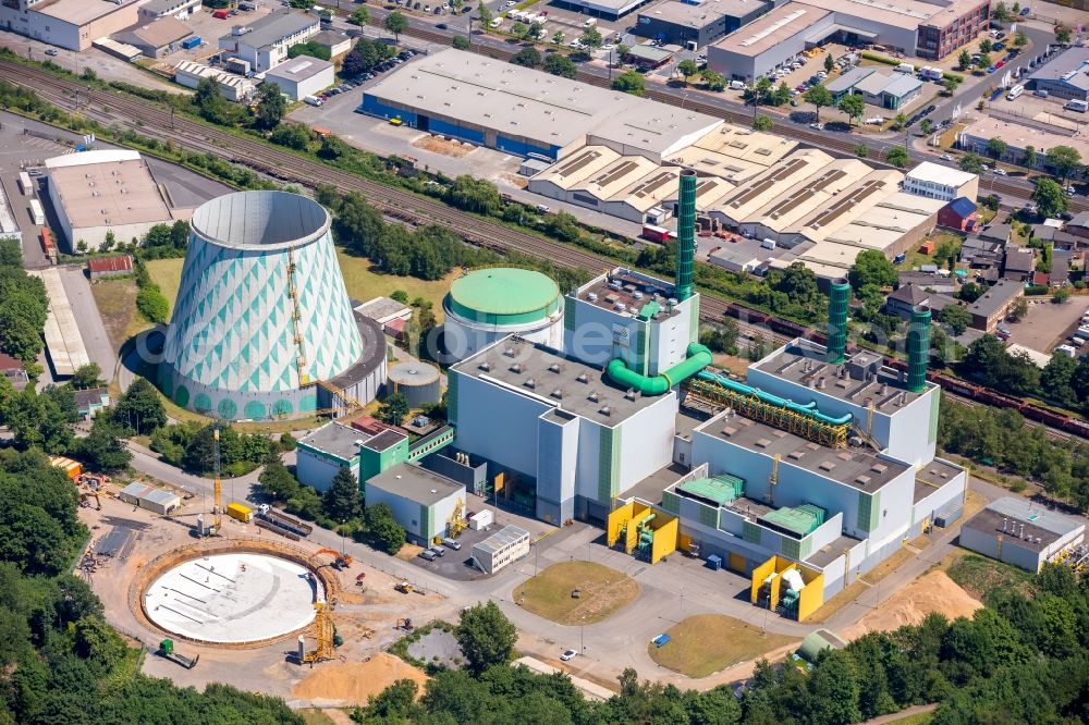 Aerial photograph Duisburg - Power plants and exhaust towers of thermal power station of Stadtwerke Duisburg AG HKW III on Wanheimer Strasse in Duisburg in the state North Rhine-Westphalia, Germany