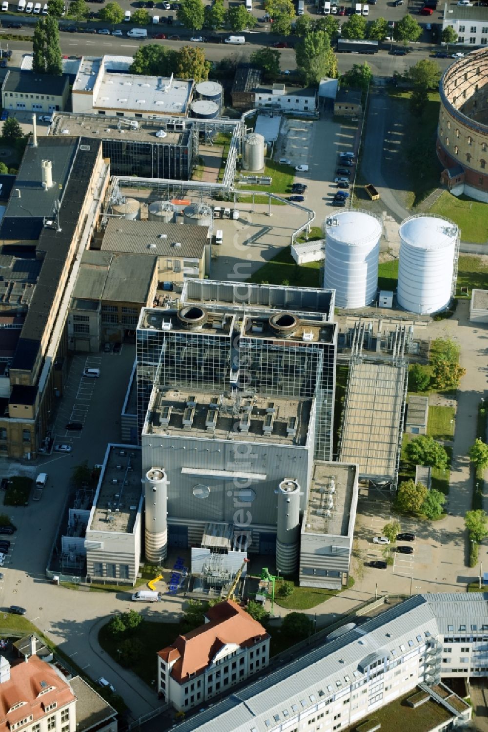 Aerial image Leipzig - Power plants and exhaust towers of thermal power station Stadtwerke Leipzig GmbH - Gas- and Dampfturbinenkraftwerk (GuD) on Eutritzscher Strasse in the district Mitte in Leipzig in the state Saxony, Germany