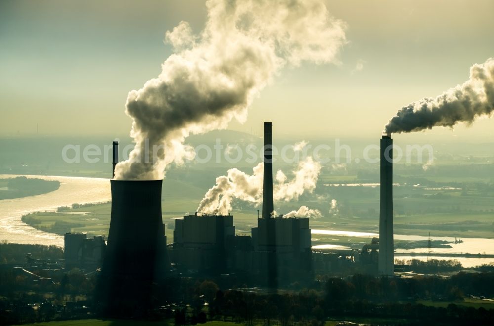 Aerial image Voerde (Niederrhein) - Power plants and exhaust towers of thermal power station Steag Energy Services GmbH in the district Moellen in Voerde (Niederrhein) in the state North Rhine-Westphalia