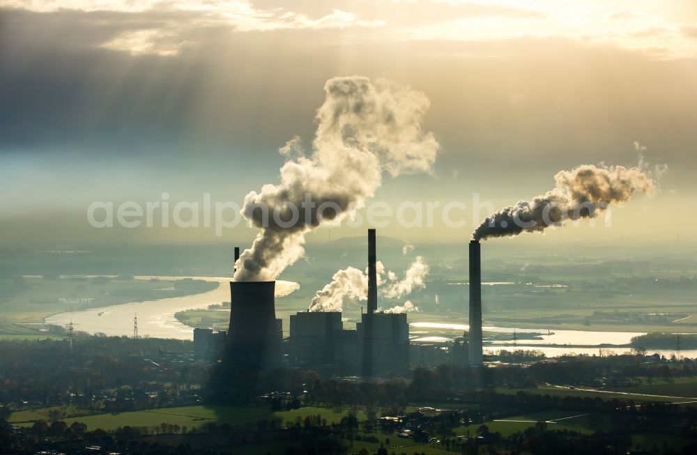 Aerial photograph Voerde (Niederrhein) - Power plants and exhaust towers of thermal power station Steag Energy Services GmbH in the district Moellen in Voerde (Niederrhein) in the state North Rhine-Westphalia