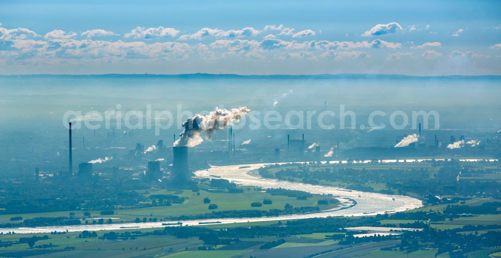 Duisburg from the bird's eye view: Power plants and exhaust towers of thermal power station STEAG Heizkraftwerk Walsum on Dr.-Wilhelm-Roelen-Strasse in Duisburg in the state North Rhine-Westphalia, Germany