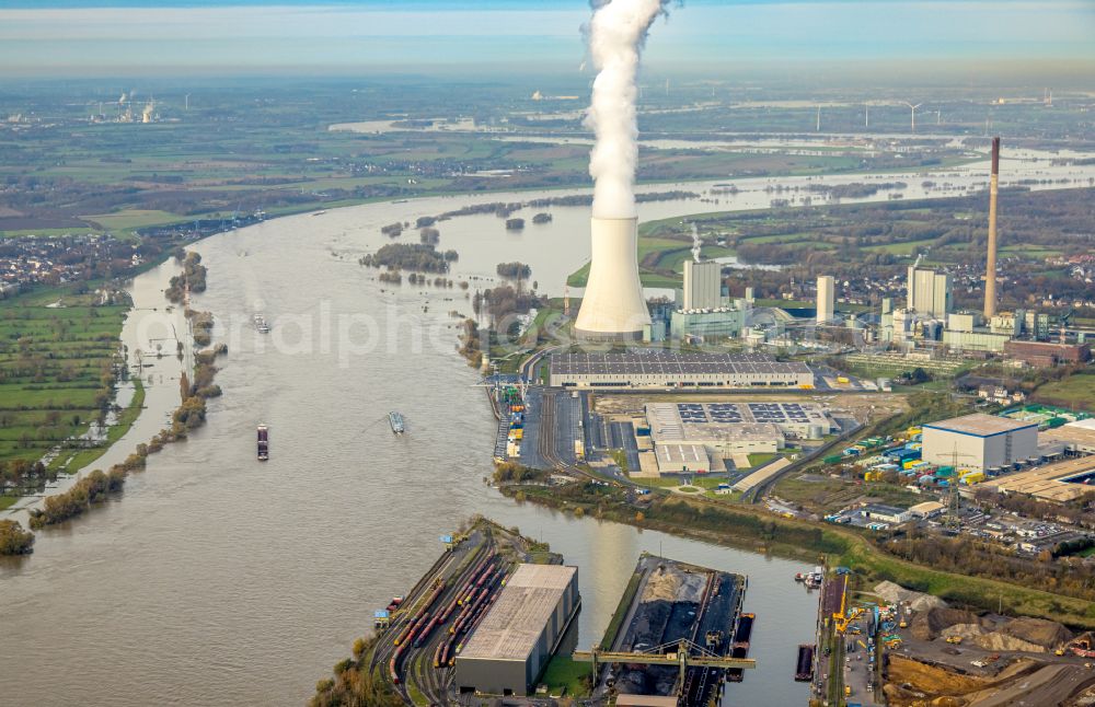 Duisburg from above - Power plants and exhaust towers of thermal power station STEAG Heizkraftwerk Walsum on Dr.-Wilhelm-Roelen-Strasse in Duisburg in the state North Rhine-Westphalia, Germany