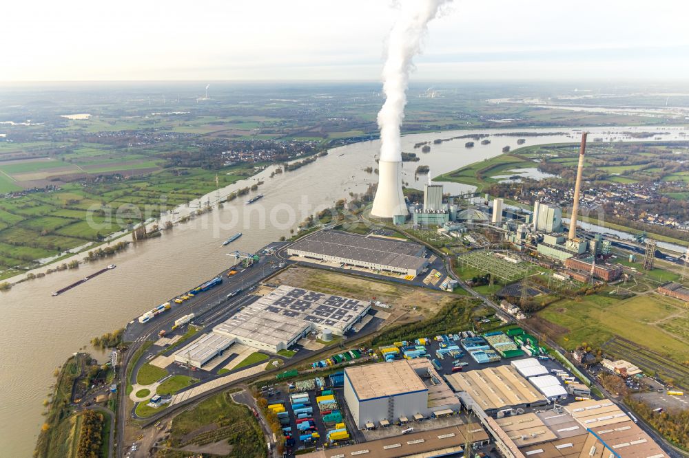 Duisburg from the bird's eye view: Power plants and exhaust towers of thermal power station STEAG Heizkraftwerk Walsum on Dr.-Wilhelm-Roelen-Strasse in Duisburg in the state North Rhine-Westphalia, Germany