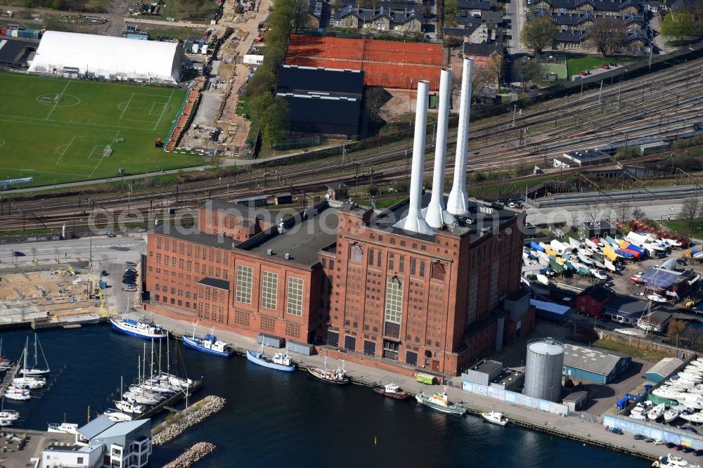 Aerial image Kopenhagen - Power plants and exhaust towers of thermal power station Svanemollevaerket on Lautrupsgade in Copenhagen in Region Hovedstaden, Denmark