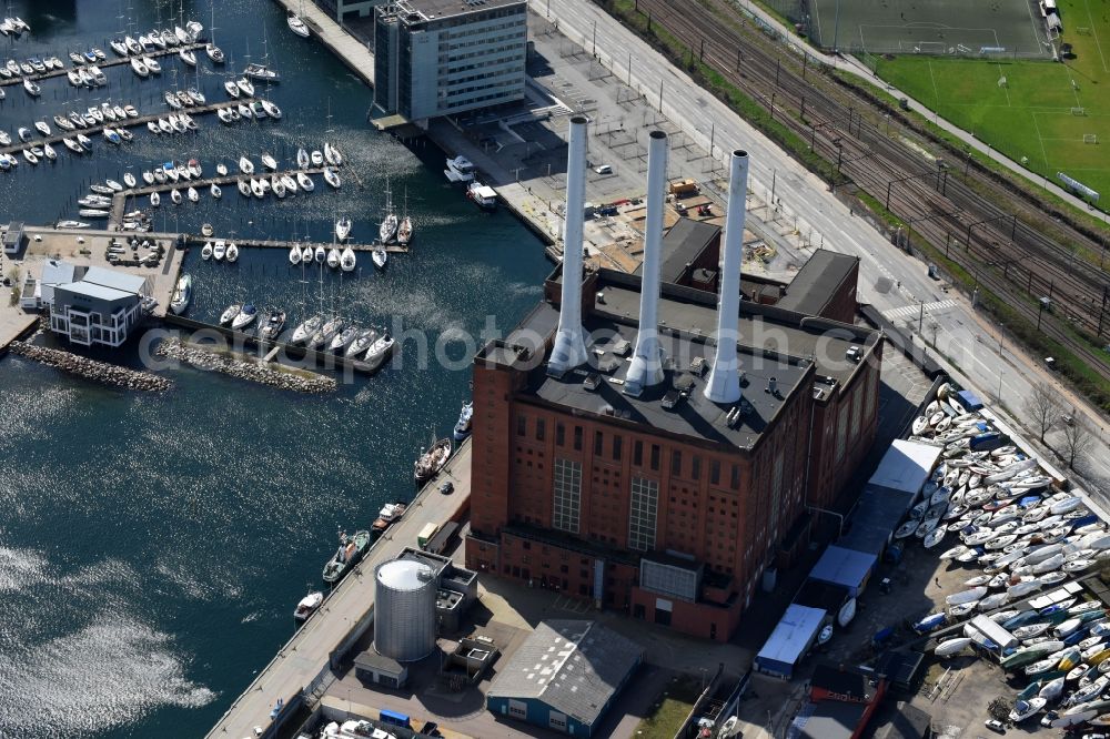 Aerial image Kopenhagen - Power plants and exhaust towers of thermal power station Svanemollevaerket on Lautrupsgade in Copenhagen in Region Hovedstaden, Denmark