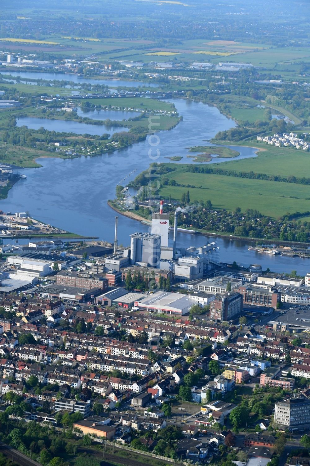 Bremen from above - Power plants and exhaust towers of thermal power station swb Erzeugung AG & Co. KG Heizkraftwerk Hastedt in Bremen, Germany