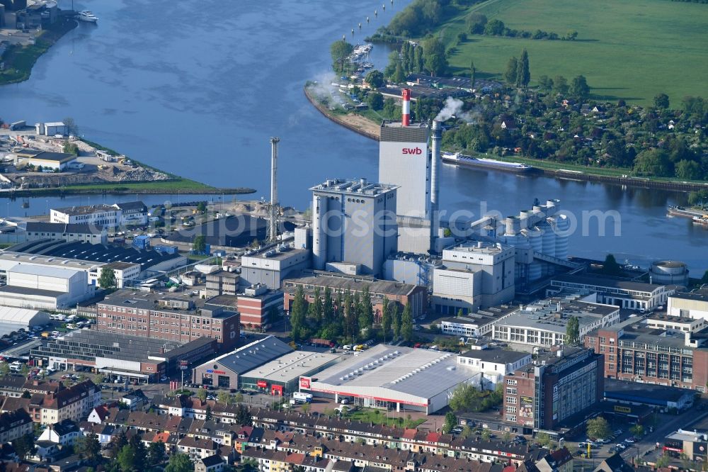 Bremen from the bird's eye view: Power plants and exhaust towers of thermal power station swb Erzeugung AG & Co. KG Heizkraftwerk Hastedt in Bremen, Germany