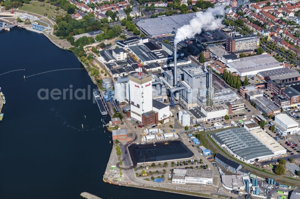 Aerial image Bremen - Power plants and exhaust towers of thermal power station swb Erzeugung of AG & Co. KG Heizkraftwerk on Hastedter Osterdeich in the district Hastedt in Bremen, Germany