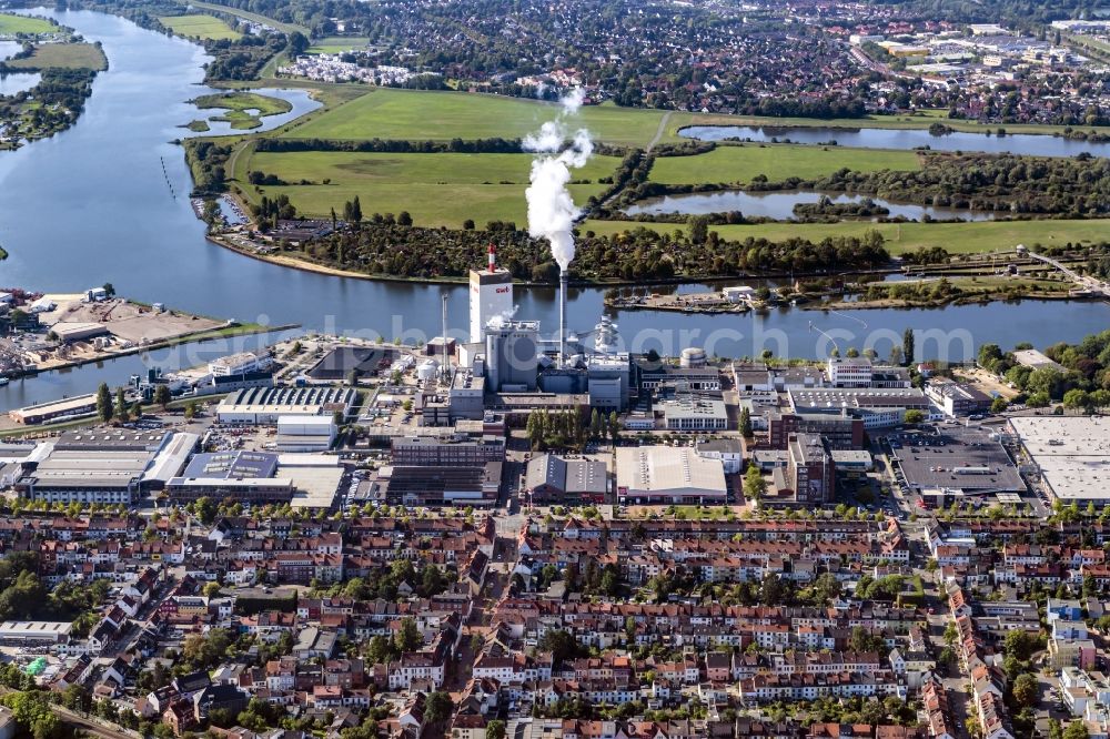 Aerial photograph Bremen - Power plants and exhaust towers of thermal power station swb Erzeugung AG & Co. KG on Hastedter Osterdeich on the river bank of Weser in the district Hastedt in Bremen, Germany