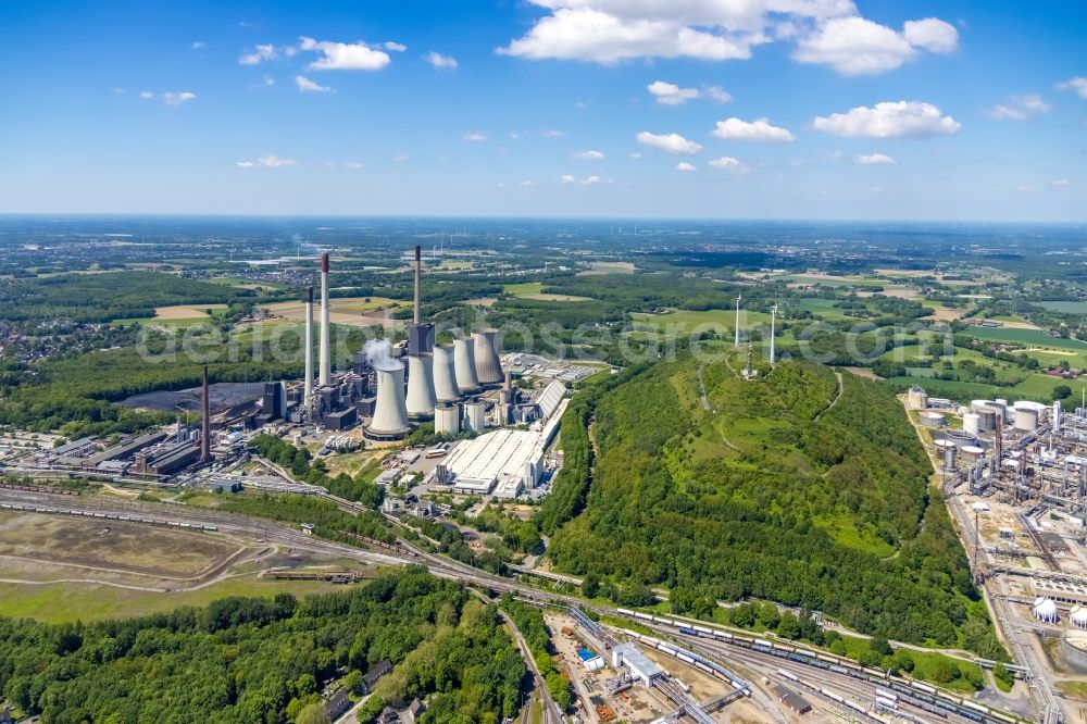 Gelsenkirchen from above - Power plants and exhaust towers of thermal power station Uniper power station GmbH in Gelsenkirchen in the state North Rhine-Westphalia