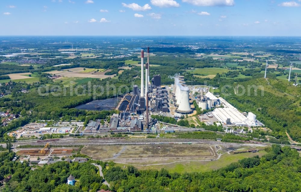 Gelsenkirchen from the bird's eye view: Power plants and exhaust towers of thermal power station Uniper power station GmbH in Gelsenkirchen in the state North Rhine-Westphalia